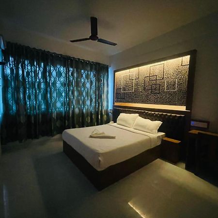 B Six Hotel Бангалор Екстериор снимка