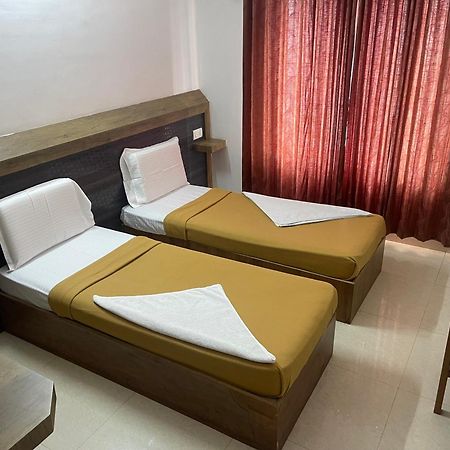 B Six Hotel Бангалор Екстериор снимка