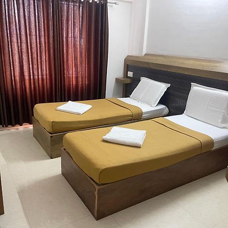 B Six Hotel Бангалор Екстериор снимка