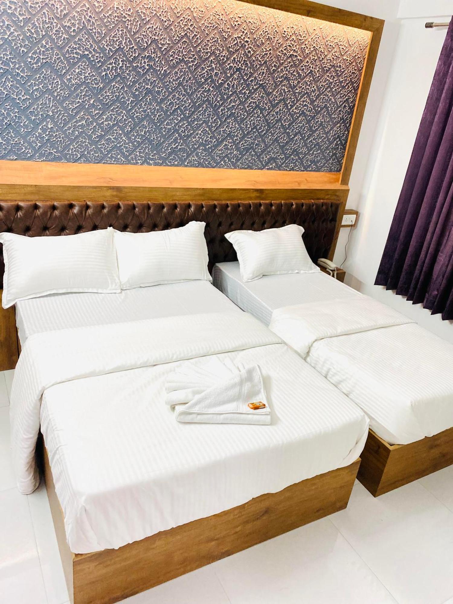 B Six Hotel Бангалор Екстериор снимка