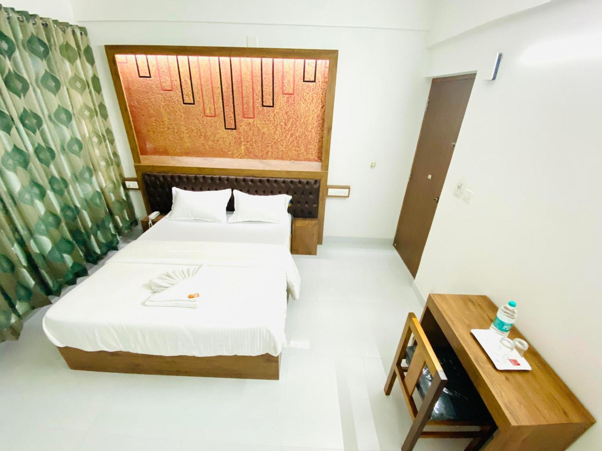 B Six Hotel Бангалор Екстериор снимка