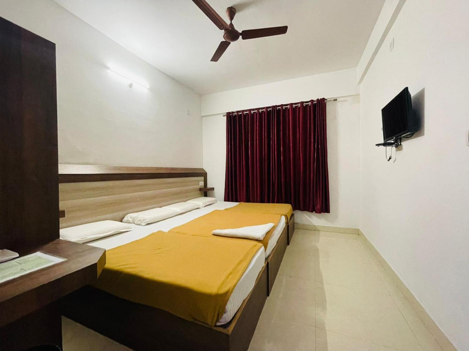 B Six Hotel Бангалор Екстериор снимка