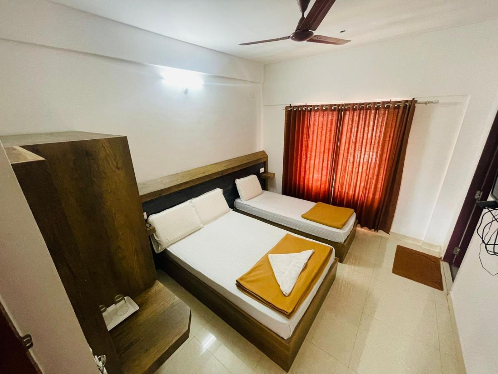 B Six Hotel Бангалор Екстериор снимка