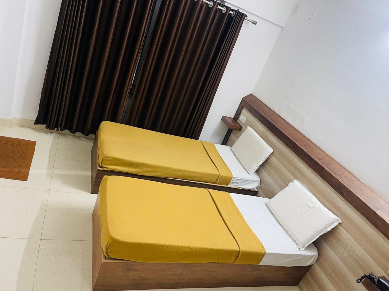 B Six Hotel Бангалор Екстериор снимка