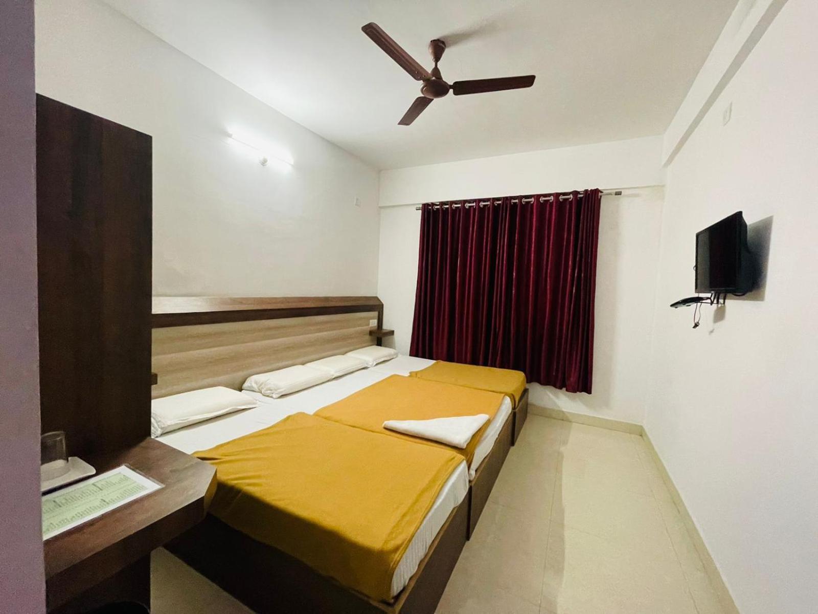 B Six Hotel Бангалор Екстериор снимка