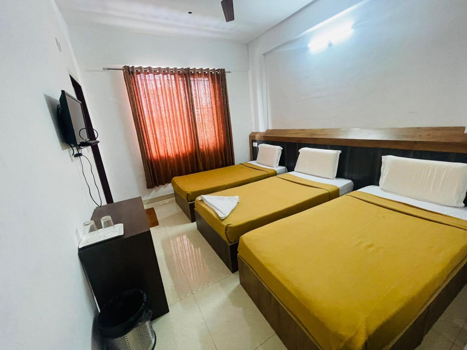 B Six Hotel Бангалор Екстериор снимка