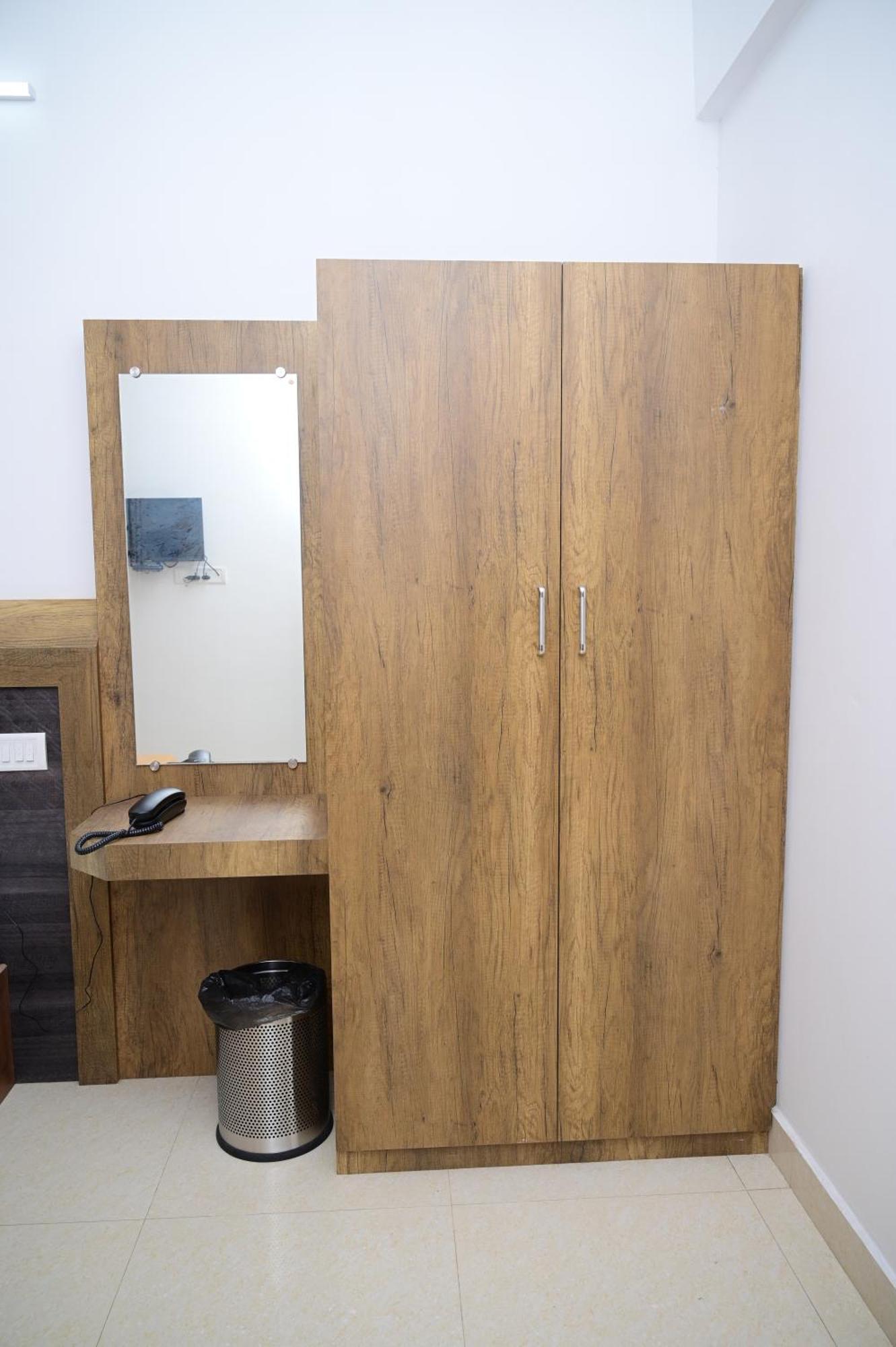 B Six Hotel Бангалор Екстериор снимка