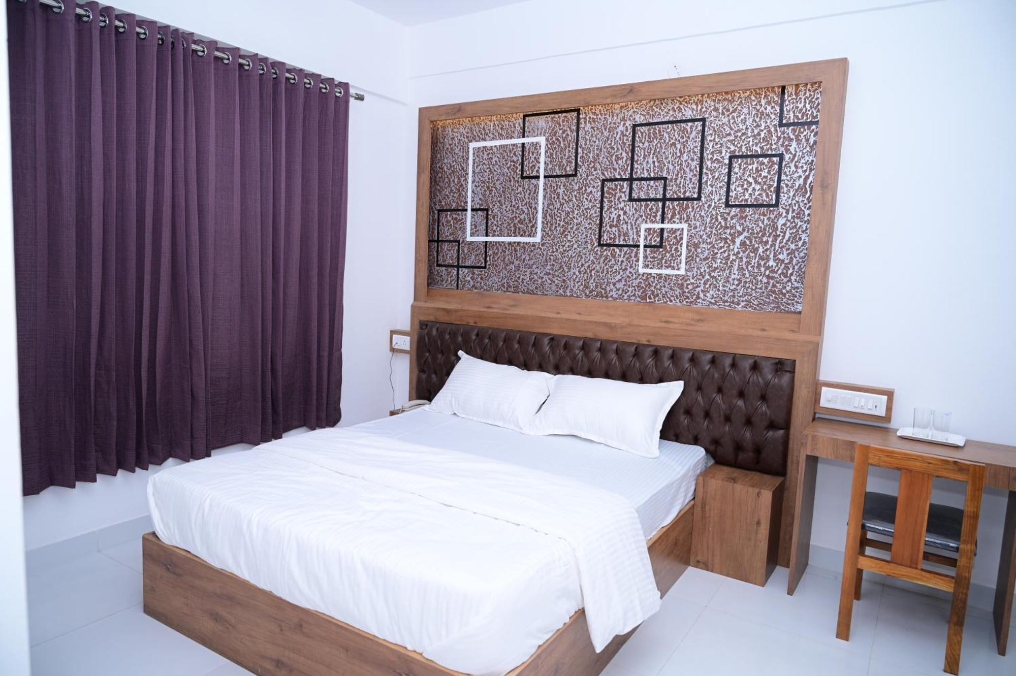B Six Hotel Бангалор Екстериор снимка