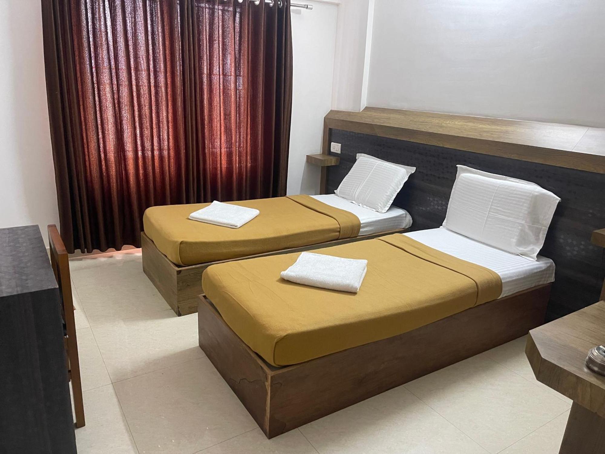 B Six Hotel Бангалор Екстериор снимка