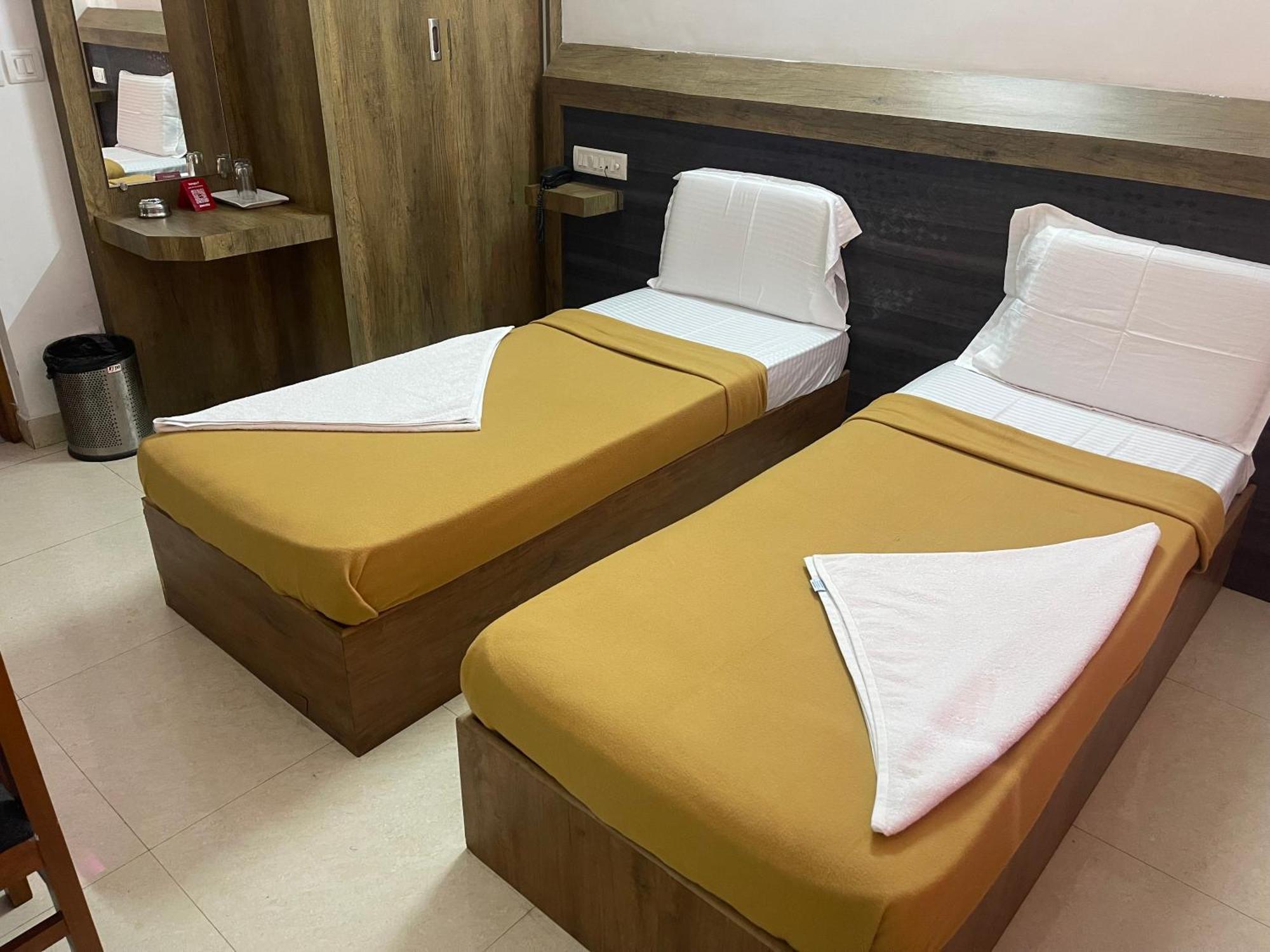 B Six Hotel Бангалор Екстериор снимка