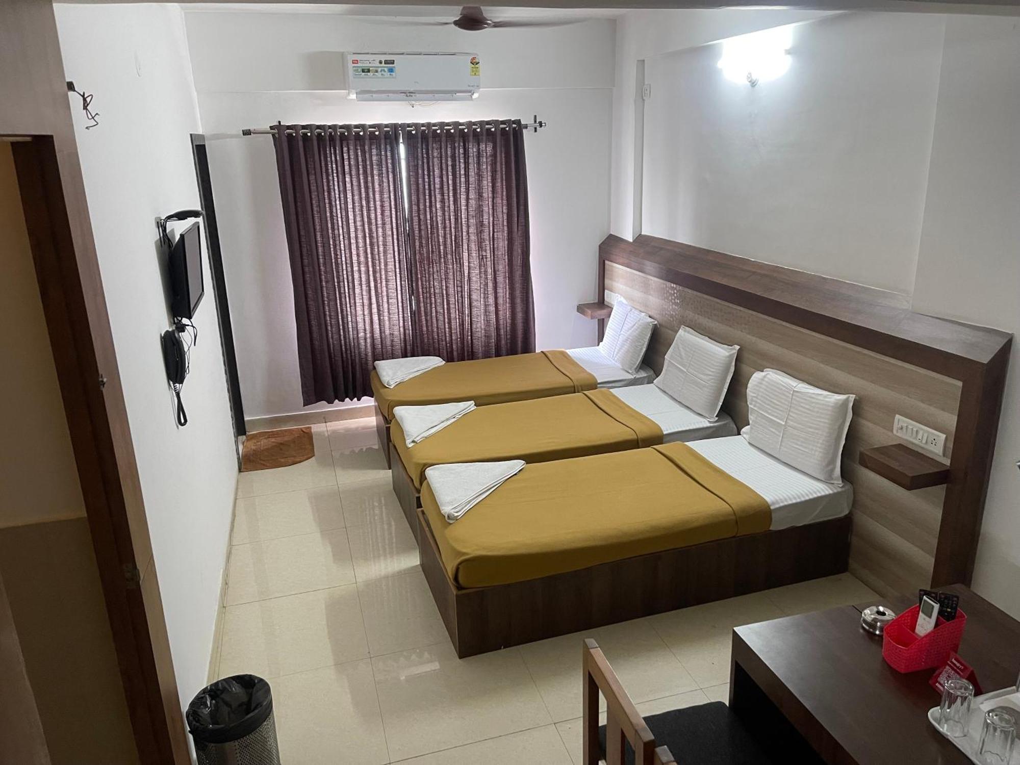 B Six Hotel Бангалор Екстериор снимка