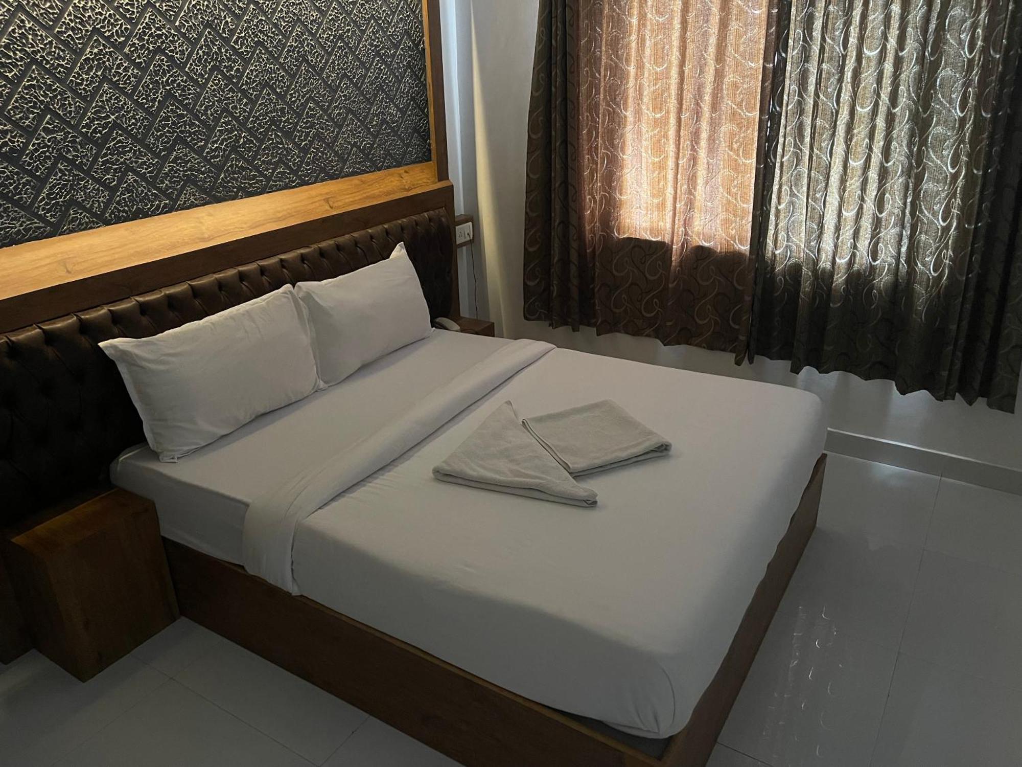 B Six Hotel Бангалор Екстериор снимка
