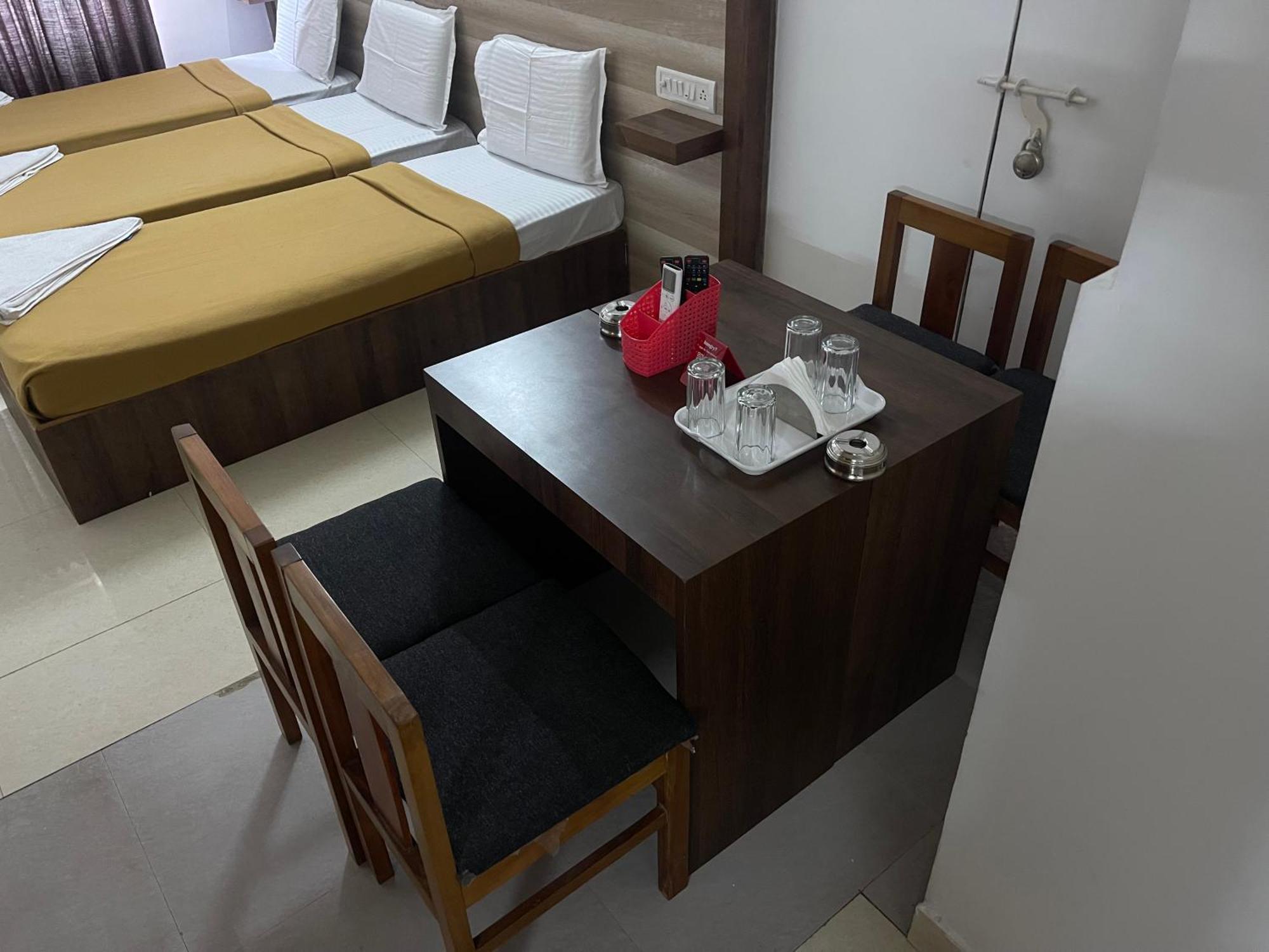 B Six Hotel Бангалор Екстериор снимка