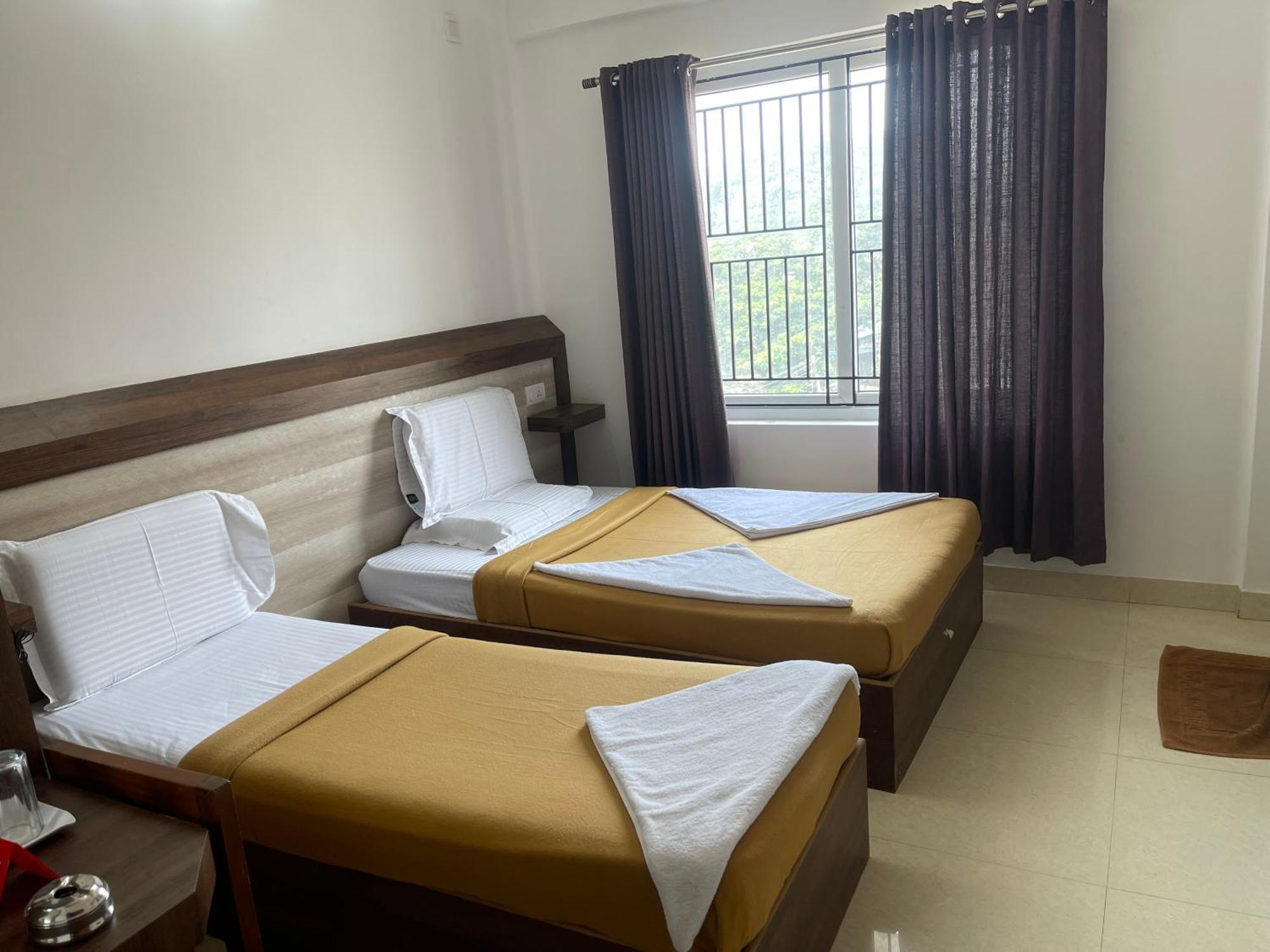 B Six Hotel Бангалор Екстериор снимка