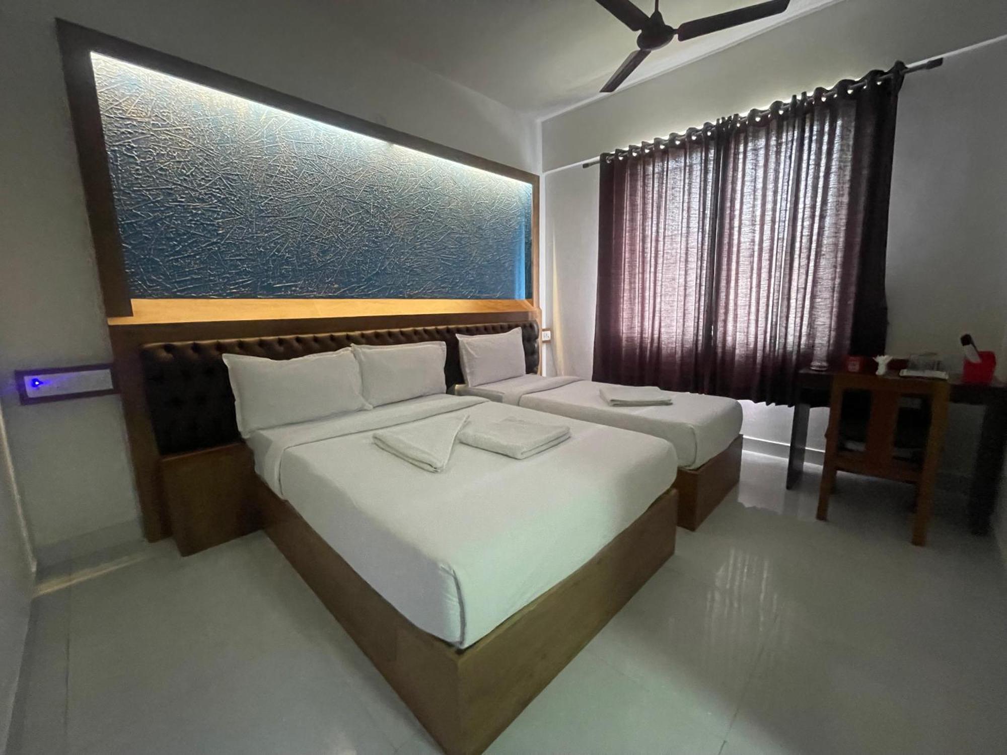 B Six Hotel Бангалор Екстериор снимка