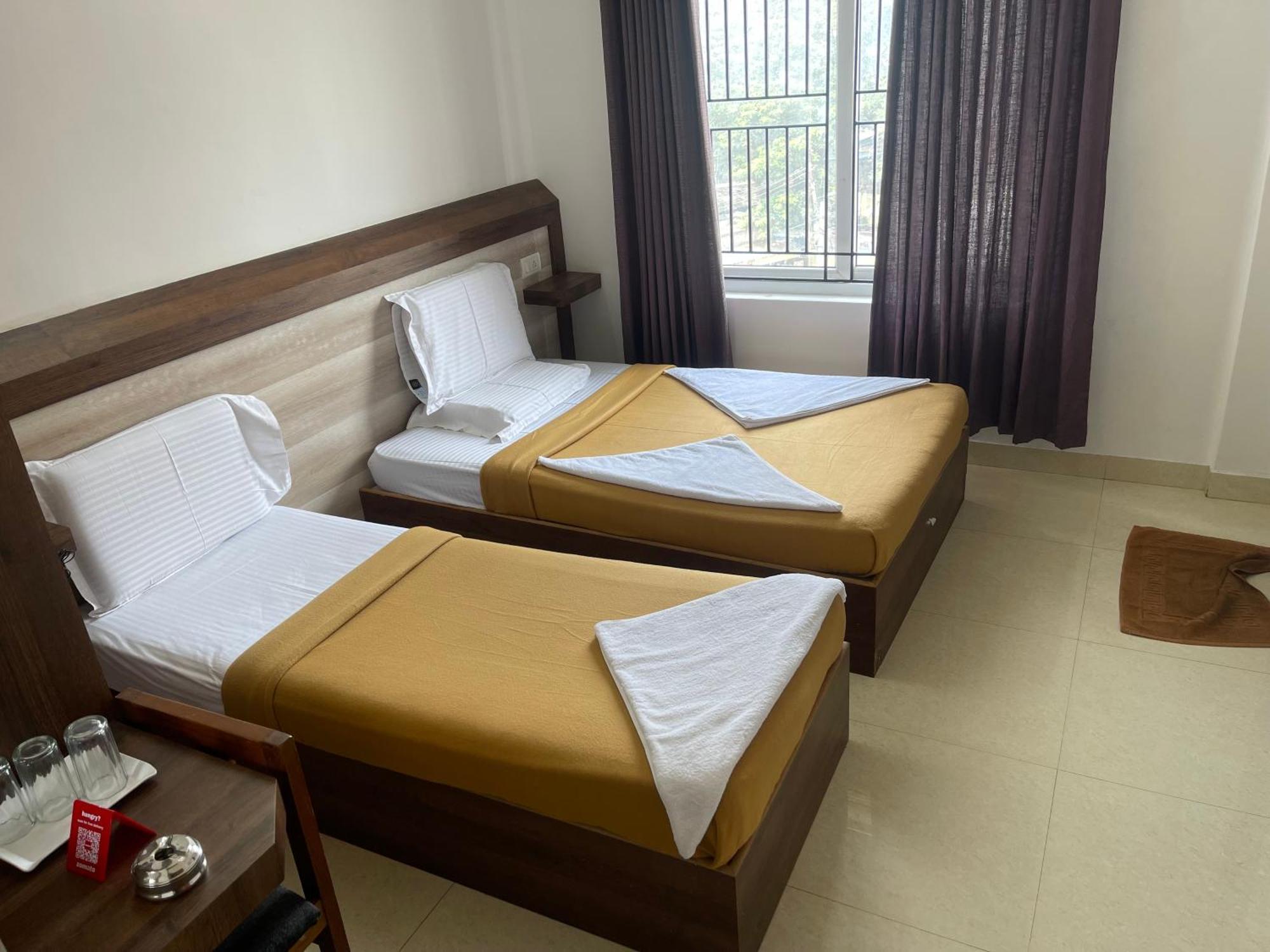 B Six Hotel Бангалор Екстериор снимка